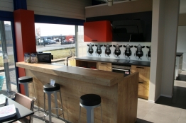 günstige Küche zweizeilig aus Küchen-Design-Studio B & R Handels- und Planungs G 96103 Hallstadt Deutschland