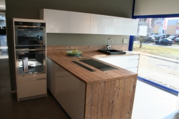 günstige Inselküche aus Küchen-Design-Studio B & R Handels- und Planungs G 96103 Hallstadt Deutschland